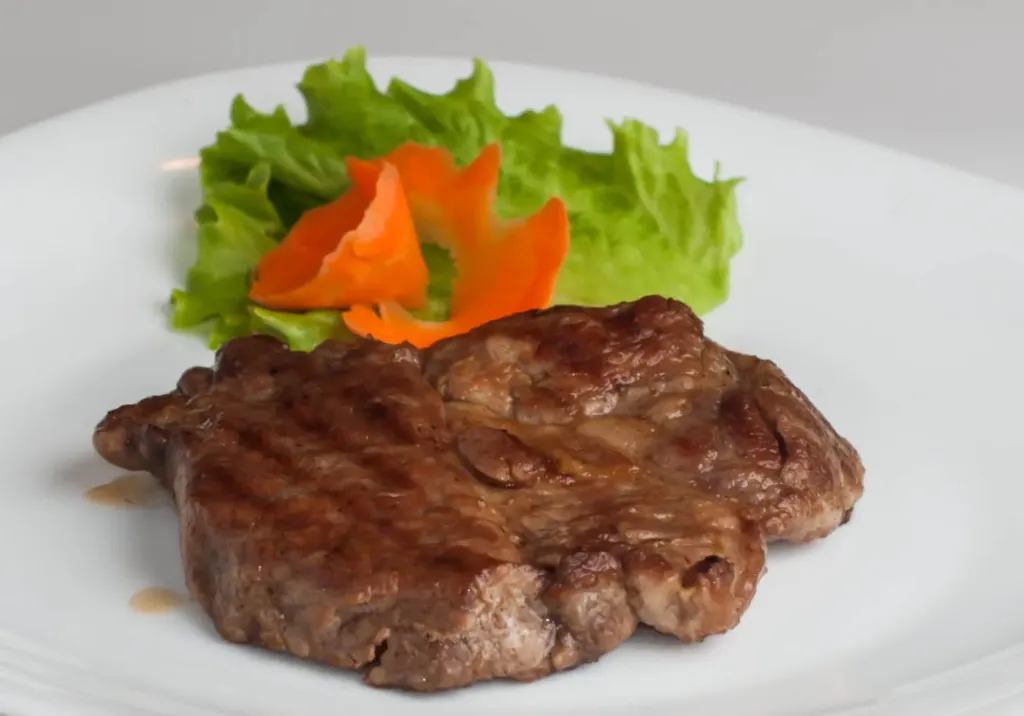 Ceafă de porc la grătar cu garnitură – 160/200 g